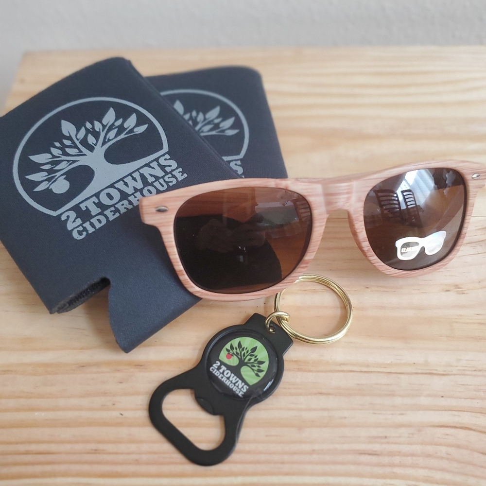 5/$20🌟NEW 2 Towns Ciderhouse Merch